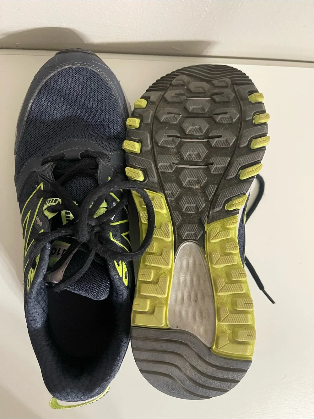New Balance Women's Navy and Neon Yellow Lace-Up Sneakers Size 8